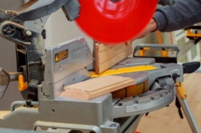 replace yellow-circular-saw-469009514 (400 x 265 px)